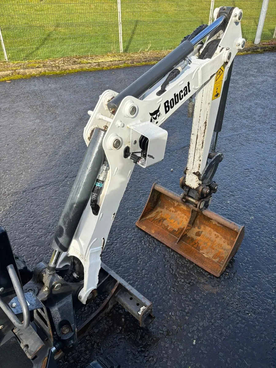 Bobcat E10z Micro Excavator 10