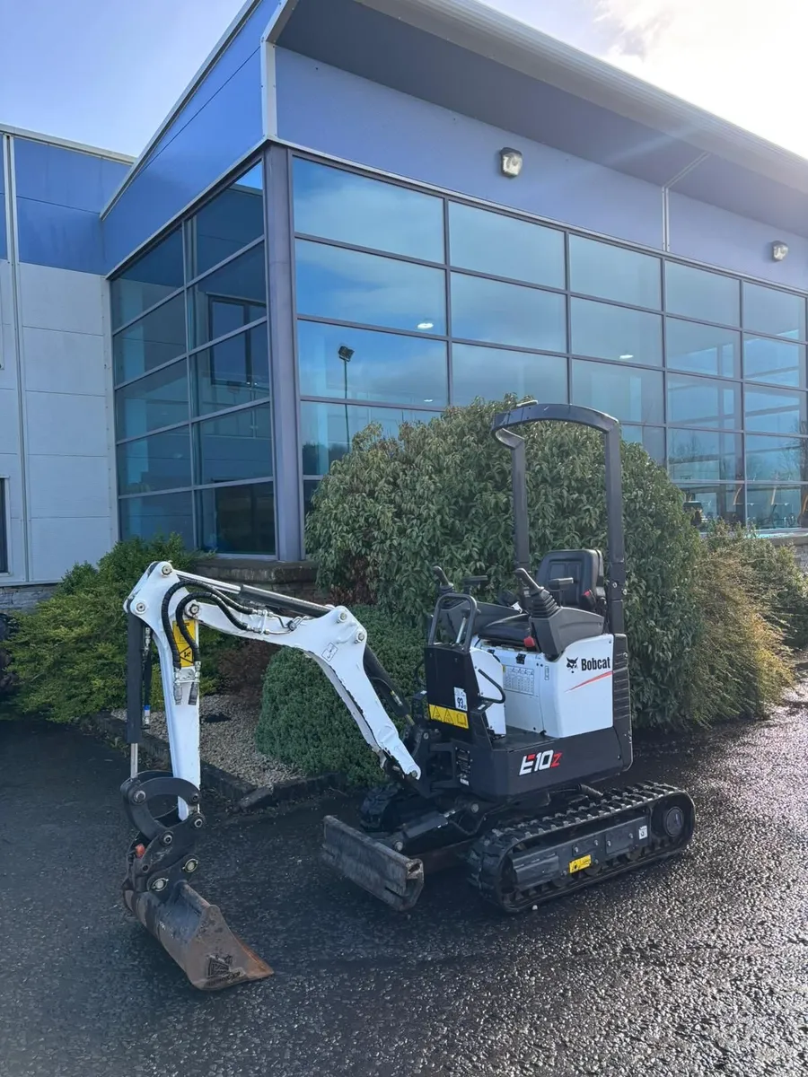 Bobcat E10z Micro Excavator 2