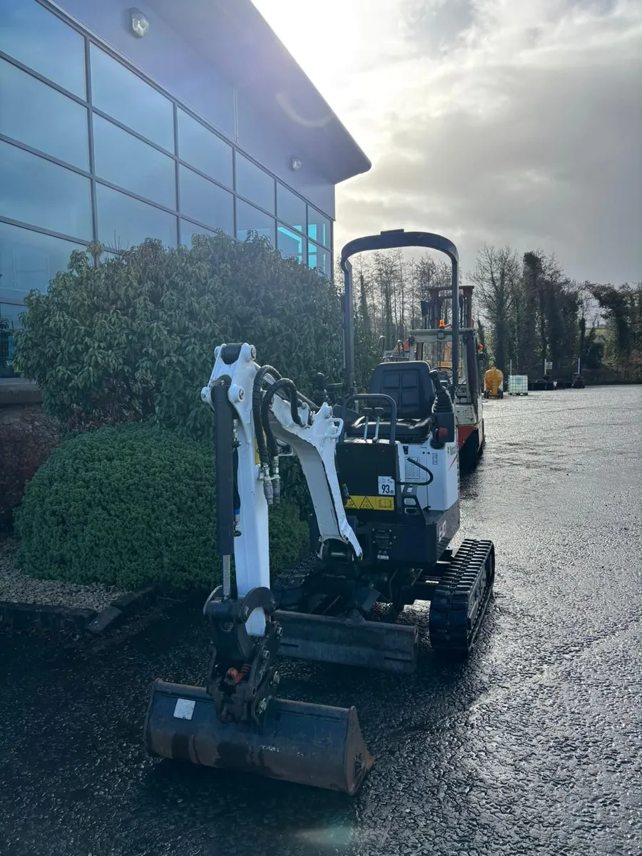 Bobcat E10z Micro Excavator 3