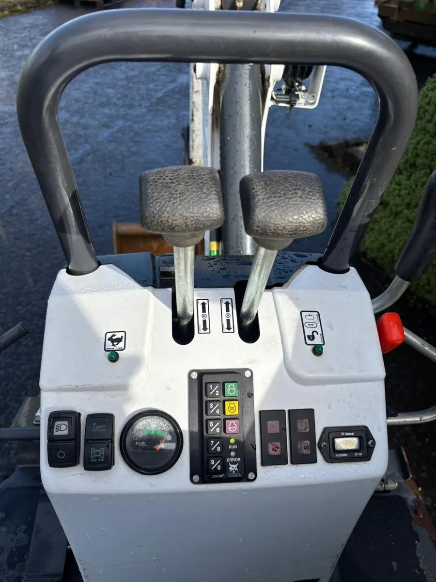 Bobcat E10z Micro Excavator 9
